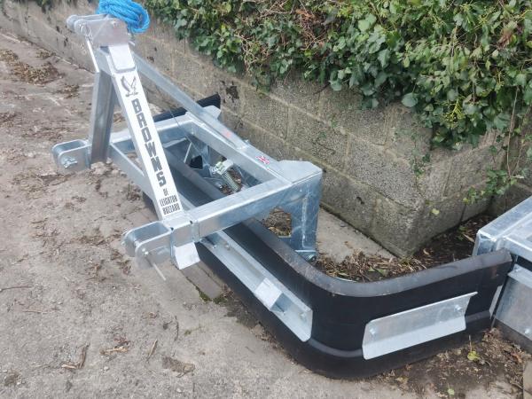 Browns Galvanised Scraper