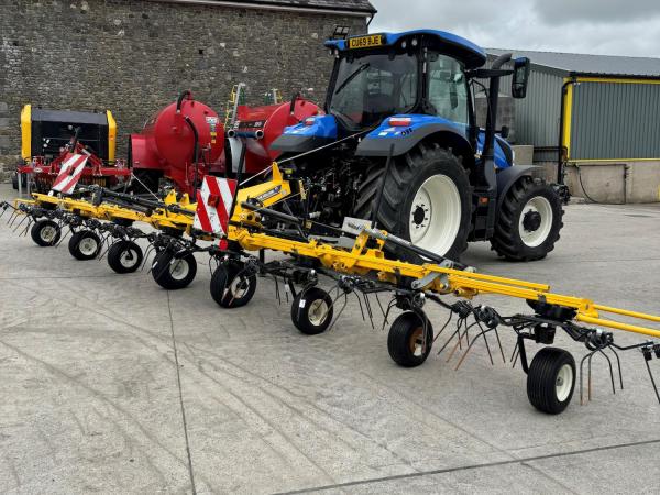 New Holland 880