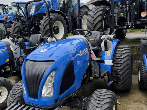 New Holland Boomer 35
