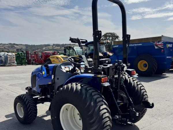 New Holland Boomer 35